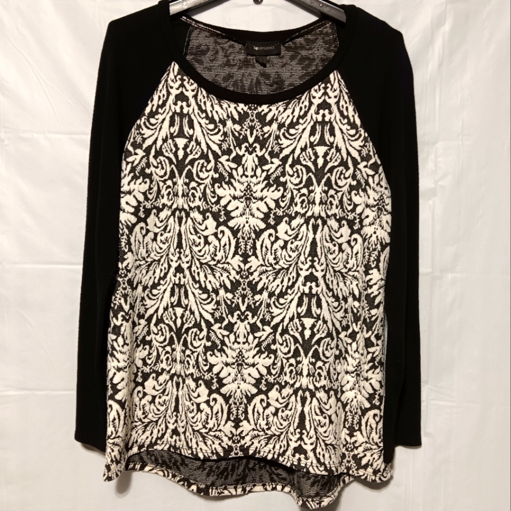 AB Studio EUC Women's Size Large Black & Winter White HiLo Hemline